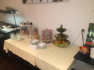 Comida en o cerca de este hotel