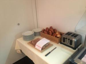 Comida en o cerca de este hotel