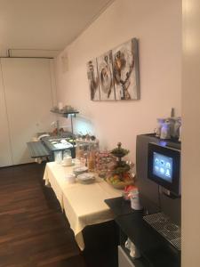 Comida en o cerca de este hotel