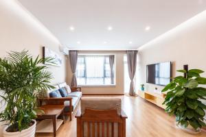 Ruang duduk di Shenzhen New Swan Castle Apartment