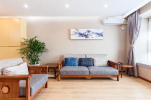 Ruang duduk di Shenzhen New Swan Castle Apartment