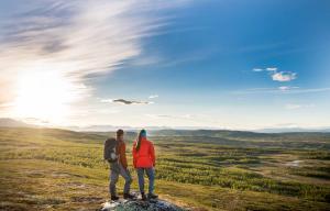 a group of people standing on top of a mountain at Gomobu Fjellstue in Ron