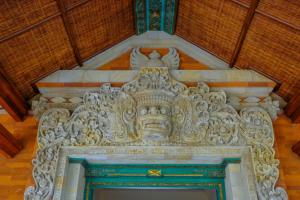 Eine Fassade oder ein Eingang zu Puri Bagus Candidasa