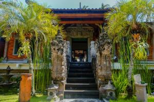Ein Garten an der Unterkunft Puri Bagus Candidasa