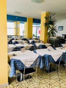 Restaurace v ubytování Hotel Rondinella
