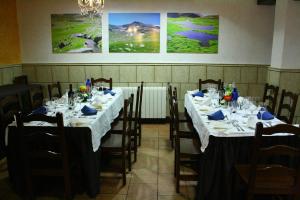 Reštaurácia alebo iné gastronomické zariadenie v ubytovaní Hotel Rural Huerta del Laurel