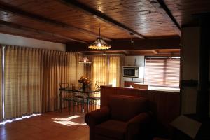 TV a/nebo společenská místnost v ubytování Chartré Manor B&B