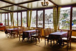 A restaurant or other place to eat at Emre's Stone House
