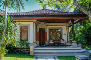 Ein Garten an der Unterkunft Puri Bagus Candidasa