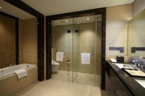 Koupelna v ubytování Wyndham Opi Hotel Palembang
