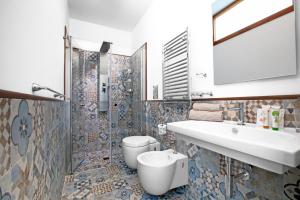 A bathroom at La Terrazza 38