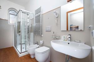 A bathroom at La Terrazza 38