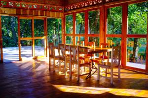 Restoran atau tempat lain untuk makan di Camiguin Volcano Houses-Panoramic House