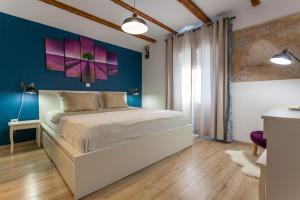 Posteľ alebo postele v izbe v ubytovaní Villa Hrustika - heated pool, jacuzzi & sauna + 37 fotografií