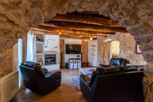Televízia a/alebo spoločenská miestnosť v ubytovaní Villa Hrustika - heated pool, jacuzzi & sauna