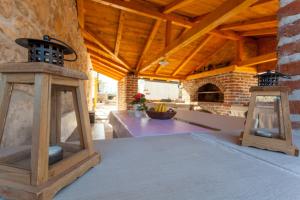 Fotografia z galérie ubytovania Villa Hrustika - heated pool, jacuzzi & sauna v destinácii Gabonjin