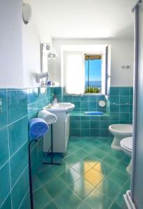 A bathroom at AMORE RENTALS - Casa Raffi