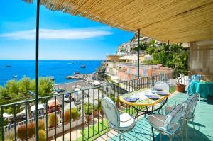 
A balcony or terrace at AMORE RENTALS - Casa Raffi
