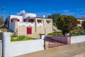 The building in which the holiday home is located
