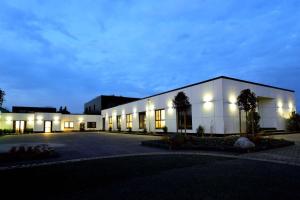 a large white building with lights on at OK Das Businesshotel in Braunschweig