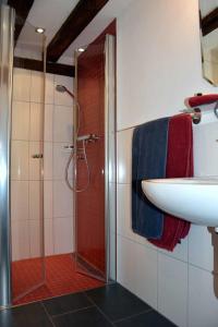 Kylpyhuone majoituspaikassa Ferienhaus Finster