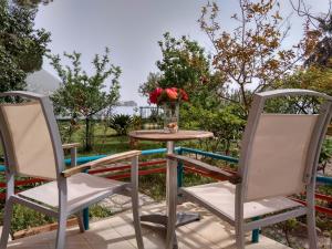 Vonkajšia záhrada v ubytovaní Palmyra Beachfront Studios