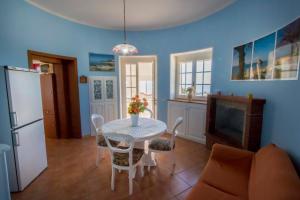 A kitchen or kitchenette at Villa Laura Salento