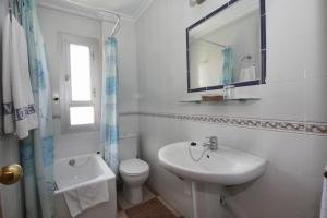 
a bathroom with a sink, toilet and tub at Hotel Sevilla in Almería
