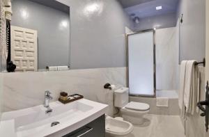 Łazienka w obiekcie Apartamentos El Tiempo Madrid