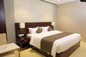 Postel nebo postele na pokoji v ubytování Visthara inn - Comfort Stay