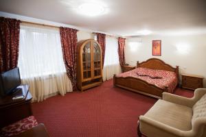 Un pat sau paturi într-o cameră la Zvezda Zhiguley Hotel