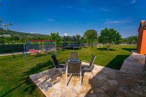 Fotografie z fotogalerie ubytování Vacation house Radosic v destinaci Radošić