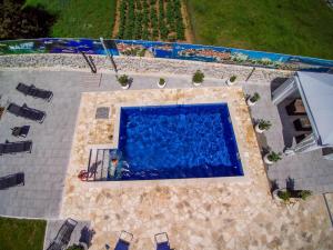 Bazén v ubytování Vacation house Radosic nebo v jeho okolí