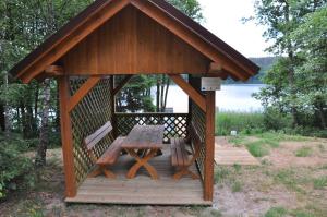Ogród w obiekcie Apartament w lesie