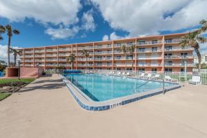 Bassein majutusasutuses Cocoa Beach Towers või selle lähedal