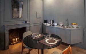 a dining room with a table and a kitchen at Suites Menaggio in Menaggio