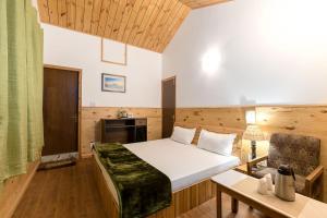 Hotel Kullu Valley客房内的一张或多张床位
