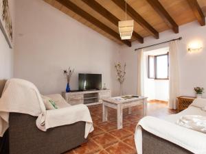 A television and/or entertainment centre at Villa Paula