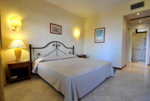 Ein Bett oder Betten in einem Zimmer der Unterkunft Hotel Airone isola d'Elba