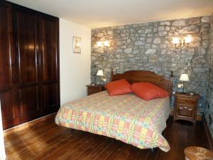 A bed or beds in a room at Can Mahola Még 37 kép