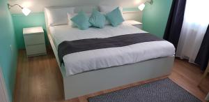 Posteľ alebo postele v izbe v ubytovaní Joy Guesthouse