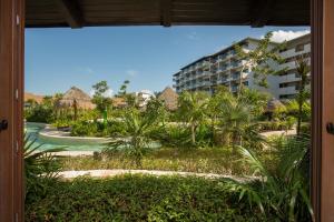 una vista del resort dal balcone di Dreams Playa Mujeres Golf & Spa Resort - All Inclusive a Cancún