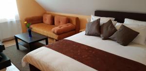 Posteľ alebo postele v izbe v ubytovaní Joy Guesthouse