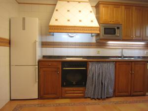 A kitchen or kitchenette at Apartamentos El Majuelo