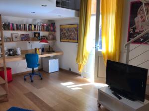A kitchen or kitchenette at Loft delizioso