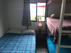 Двох'ярусне ліжко або двоярусні ліжка в номері La cabaña del lago Calima