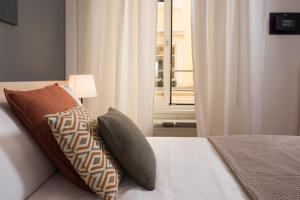 A bed or beds in a room at 111 ColaDiRienzo Rooms - by AD Roma