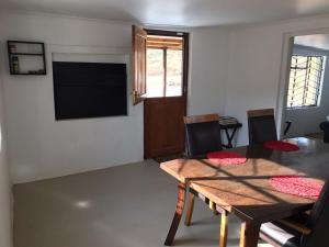 TV a/nebo společenská místnost v ubytování Klipberg cottage