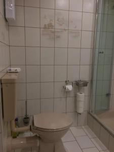 Et badeværelse på Ferienwohnung Bachem