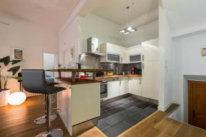 PREF 2 · F4 - VASTE ET BOURGEOIS ,3 CHAMBRES, ASCENSEUR, VX-NICE